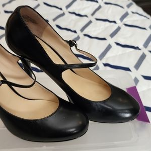 Black Nine West MaryJane heels